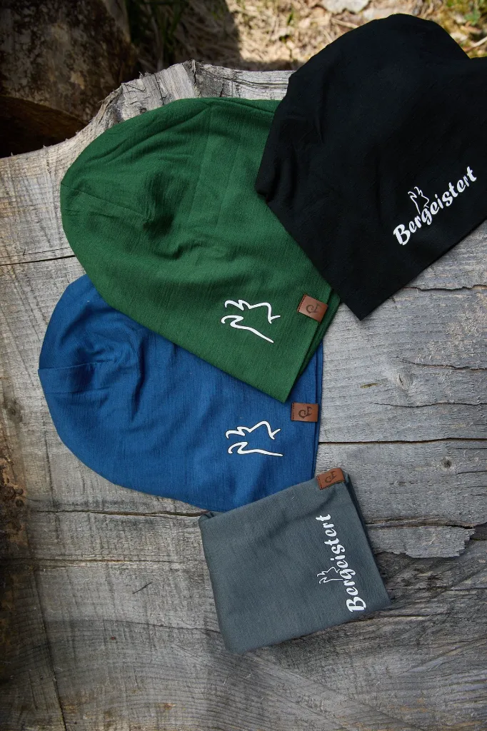 Beanies-auf-Holz-denim-schwarz-moosgrün-grau 96.webp